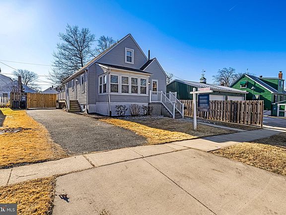 2nd image of 2601 Hillcrest Ave