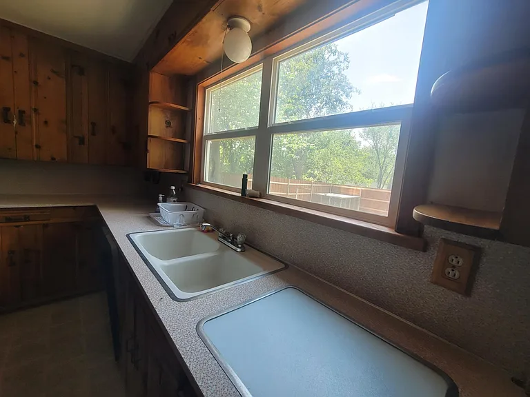 1621 S Stewart St — Photo 10