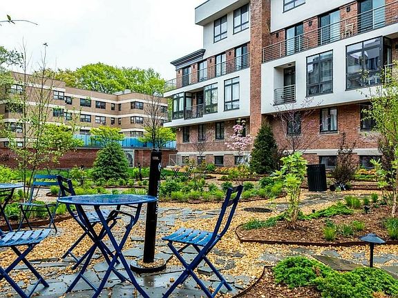 3rd image of 74 Maujer St #1N