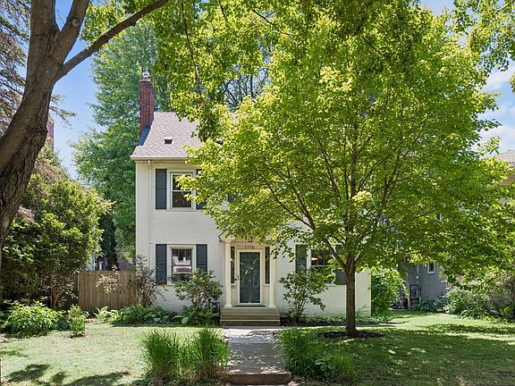 3rd image of 1776 Wellesley Ave
