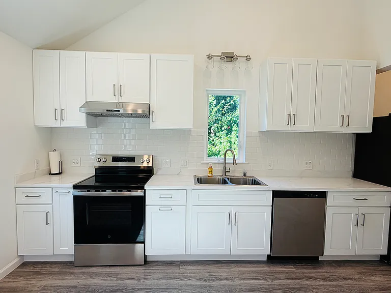1209 Radcliffe Dr — Photo 4