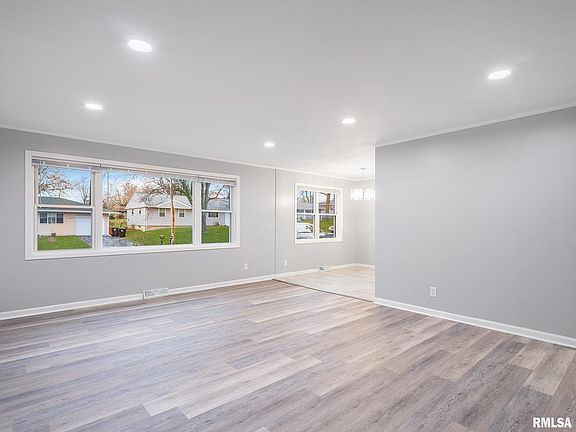 5th image of 5602 N Graceland Dr