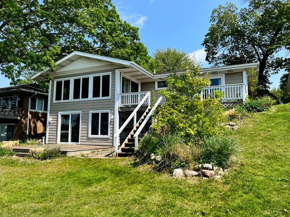 50230 E Lake Shore Dr, Dowagiac, MI 49047