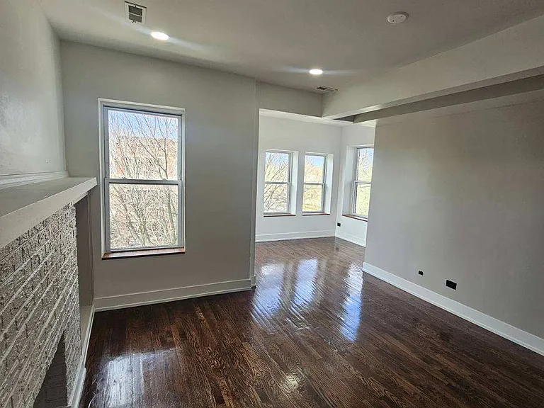 6915 S Peoria St — Photo 3
