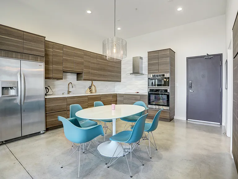 2124 E 6th St #412 — Photo 3