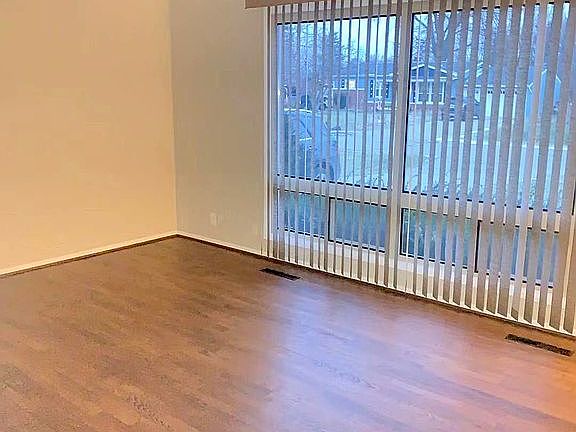2nd image of 2086 Kenwood Dr