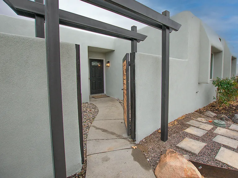 9514 Avenida Del Oso NE — Photo 6