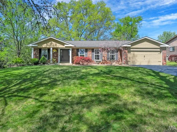 1513 Royal Crest Ct, Chesterfield, MO 63017