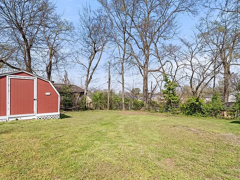 2115 Carter St — Photo 24