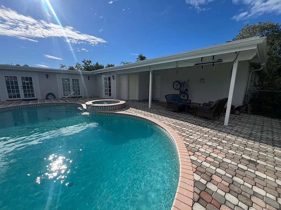 101 Sandpiper Ave