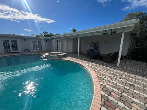 101 Sandpiper Ave, Royal Palm Beach, FL 33411
