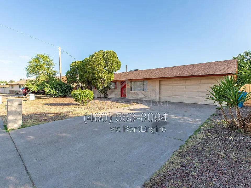 2533 E Blanche Dr