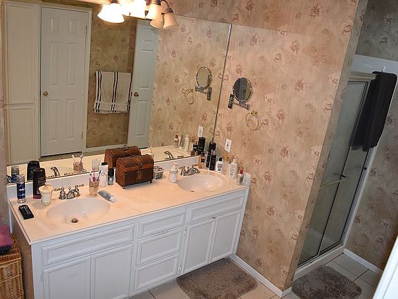 4th image of 7792 Pecan Dr