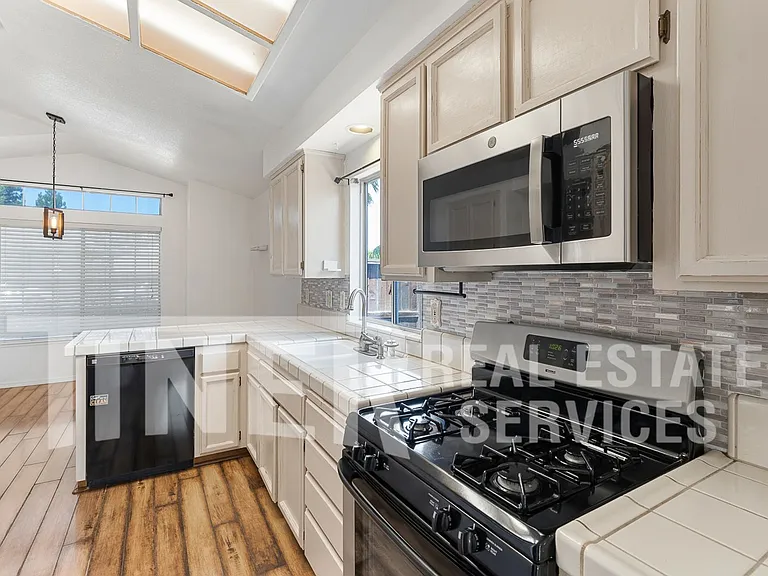 1218 Chablis Cir — Photo 9