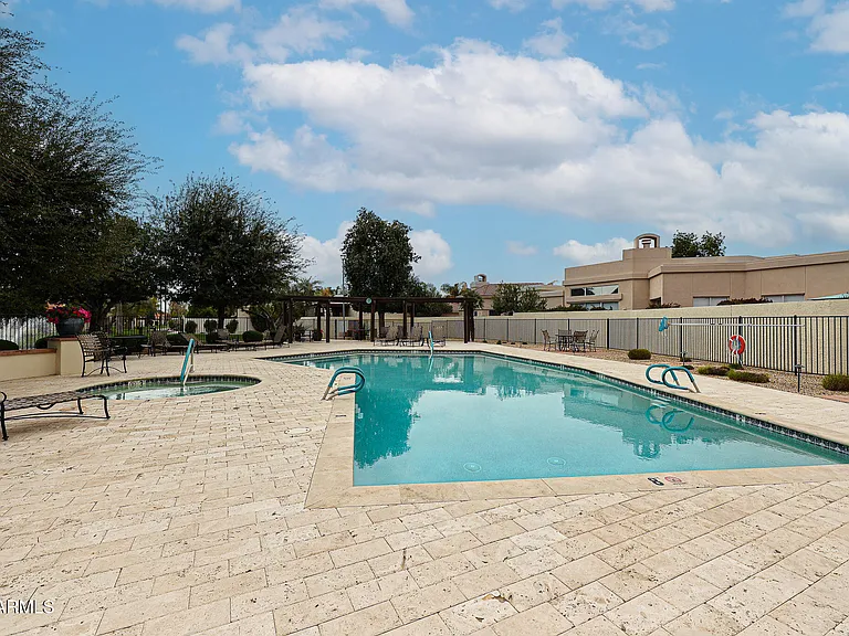 7720 N Pinesview Dr — Photo 37