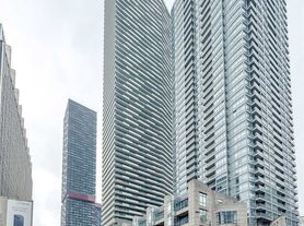 2221 Yonge St
