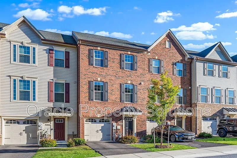 3 bed, 2.5 bath, 2285 sqft, $3,200 — Photo 3