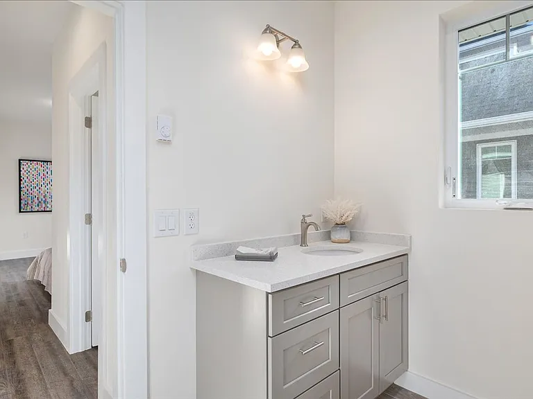 538 North Broadway — Photo 17