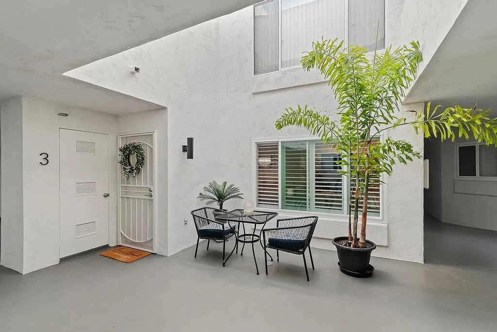 422 Rosecrans St — Photo 3