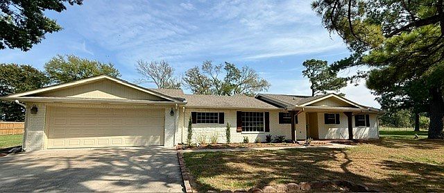 1st image of 452 Sandy Ln