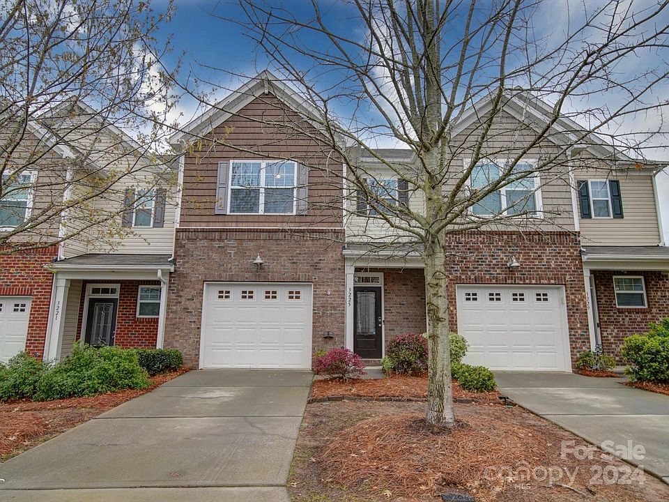 1st image of 3225 Yarmouth Ln