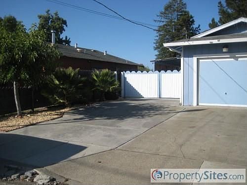 5th image of 609 Wild Oak Dr