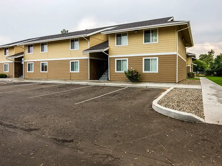 1906 Cove Ave — Photo 7