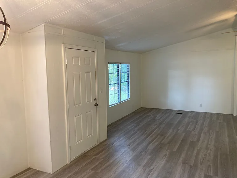 1749 N Lake Dr — Photo 10