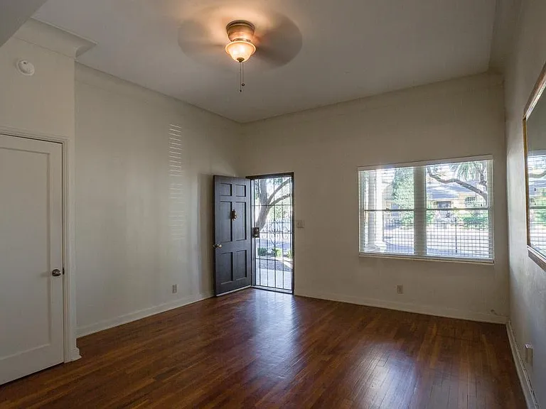 348 S 6th Ave — Photo 4