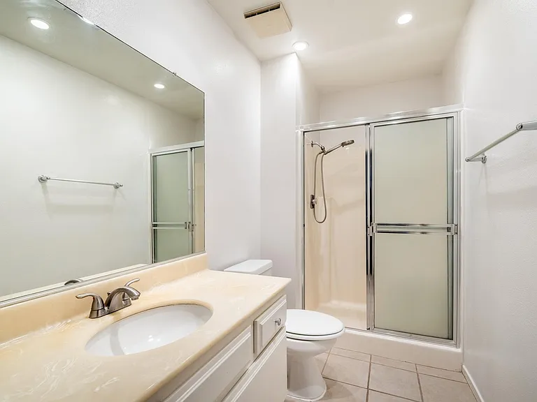 17155 Chatsworth St #7 — Photo 16