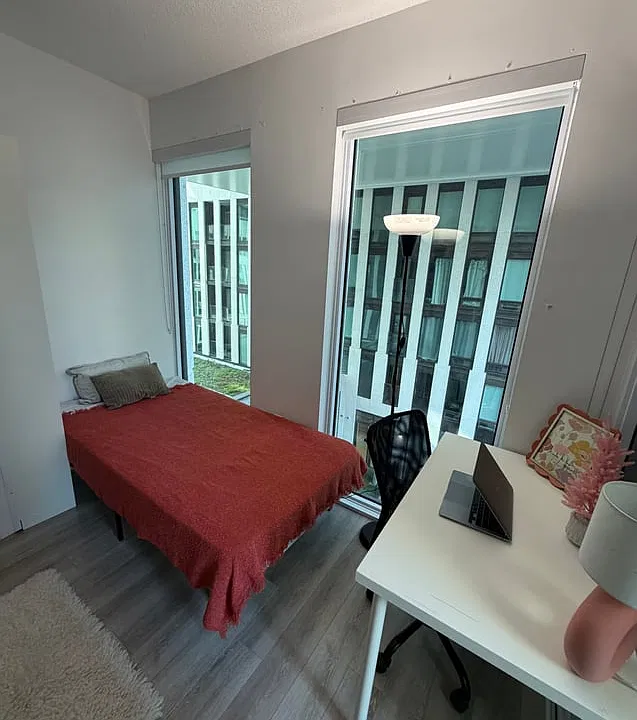 238 Simcoe St #508C