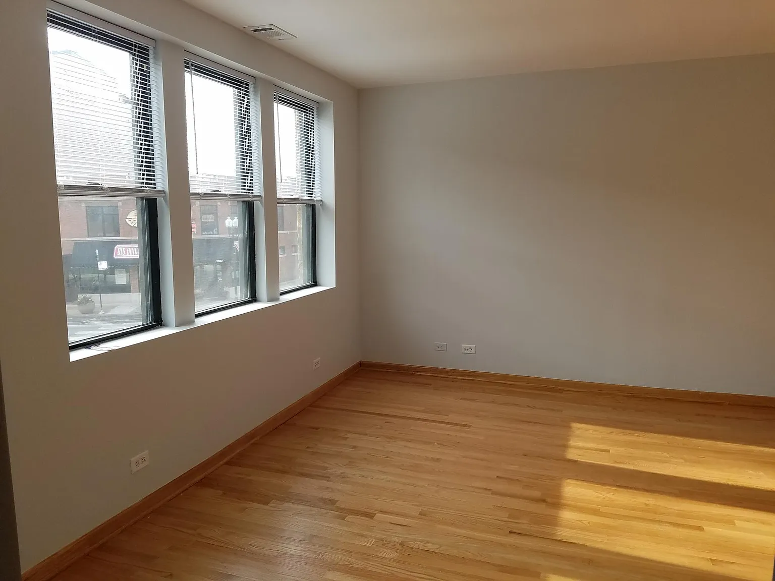 2 bed, 850 sqft, $2,100 — Photo 3
