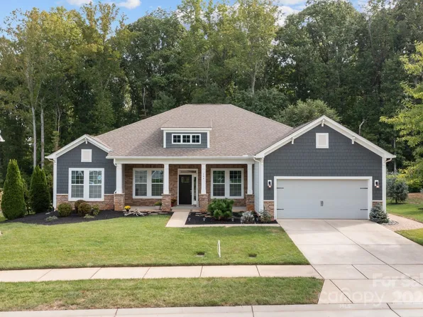 146 Canoe Pole Ln, Mooresville, NC 28117