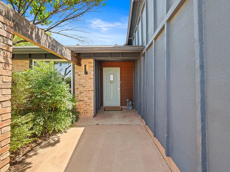 1510 Coronado Hills Dr — Photo 2