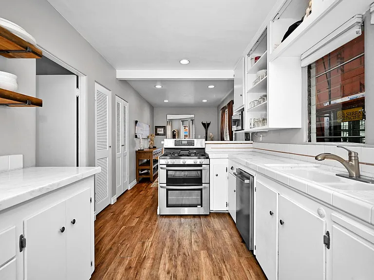 1405 W Bay Ave — Photo 19