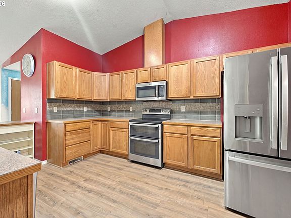 3rd image of 186 Tara Ln