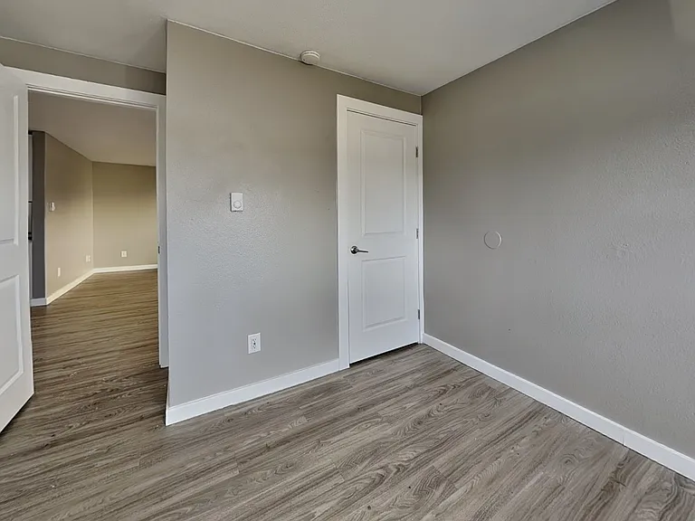 1105 S Woodlawn St #1 — Photo 15