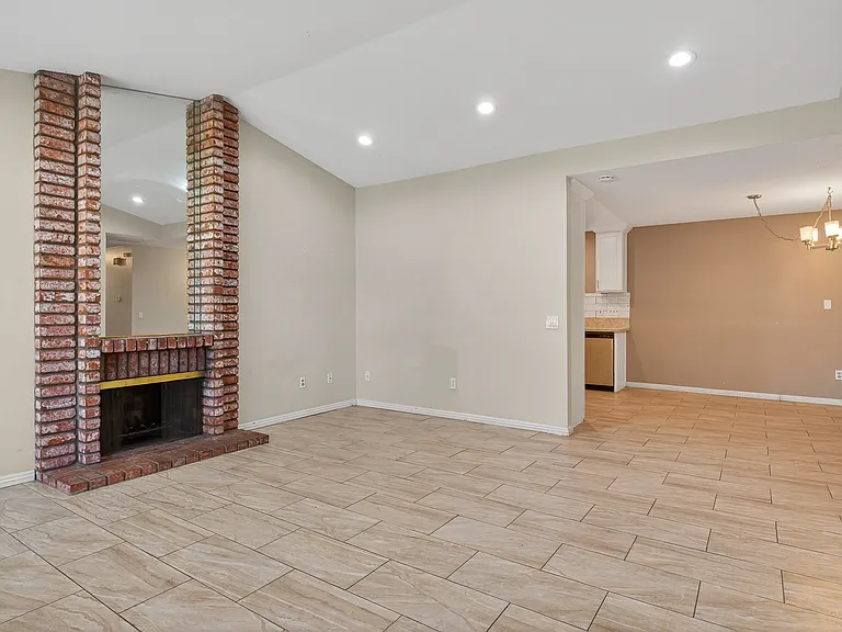2051 Sycamore Ct — Photo 5
