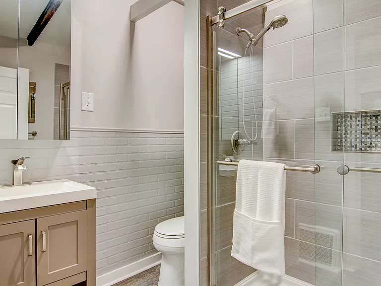 1420 Yates St #420 — Photo 12