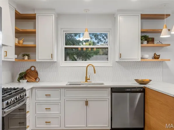 1533 Froesel Dr, Ballwin, MO 63011