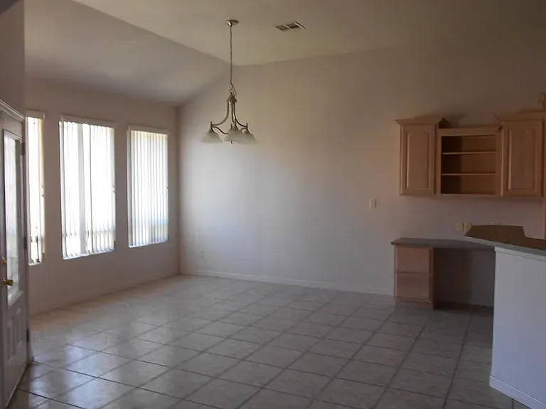 341 Brentwood Dr — Photo 4