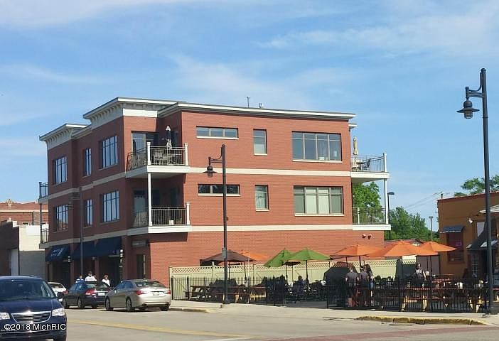 1st image of 414 Eagle St Unit 205