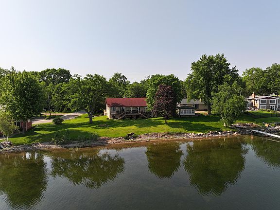 4th image of 150 Lake Dr E