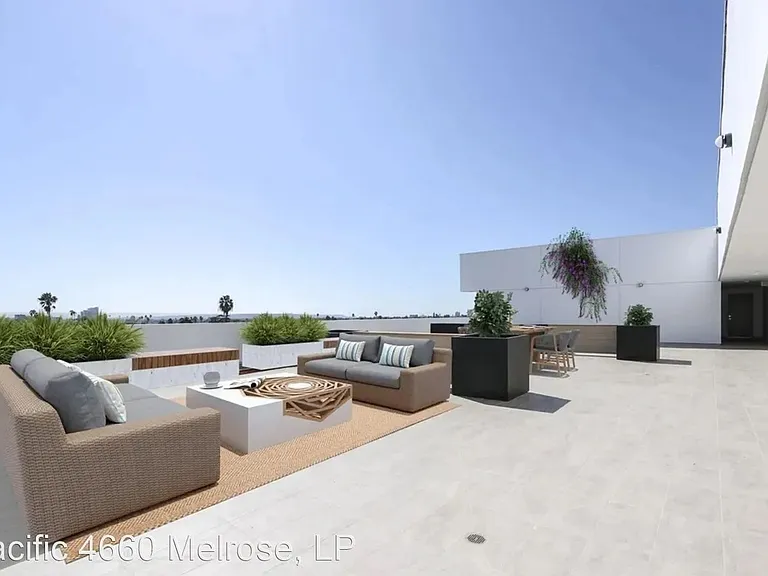 4660 Melrose — Photo 7