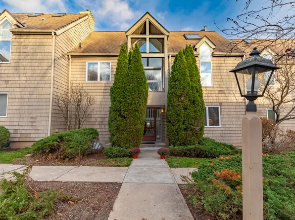 9 Timberwood Road #9, West Hartford, CT 06117