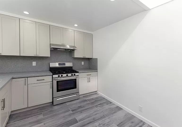 1st image of 2111 31st Ave