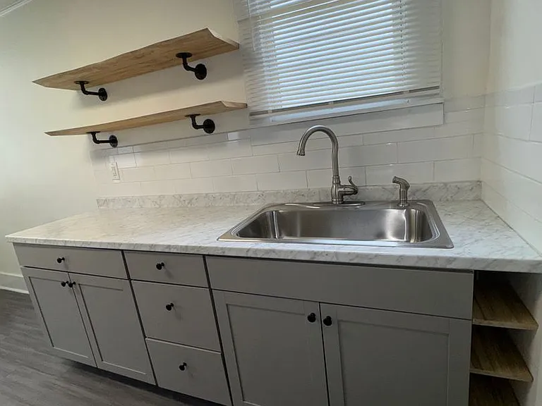 1431 S Floyd St — Photo 26