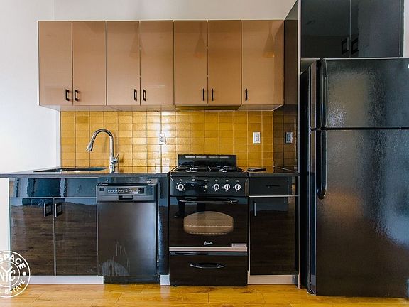 5th image of 435 Menahan St #5D