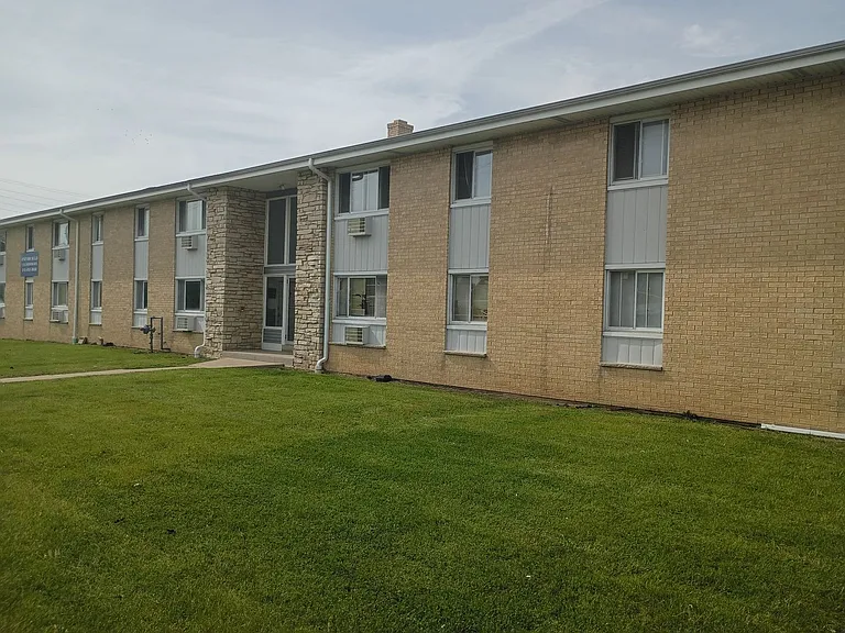 Sation Hills Apartments in Kenosha, WI — Photo 2