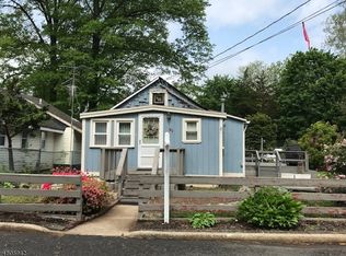 41 Riverside Dr, Oakland, NJ 07436